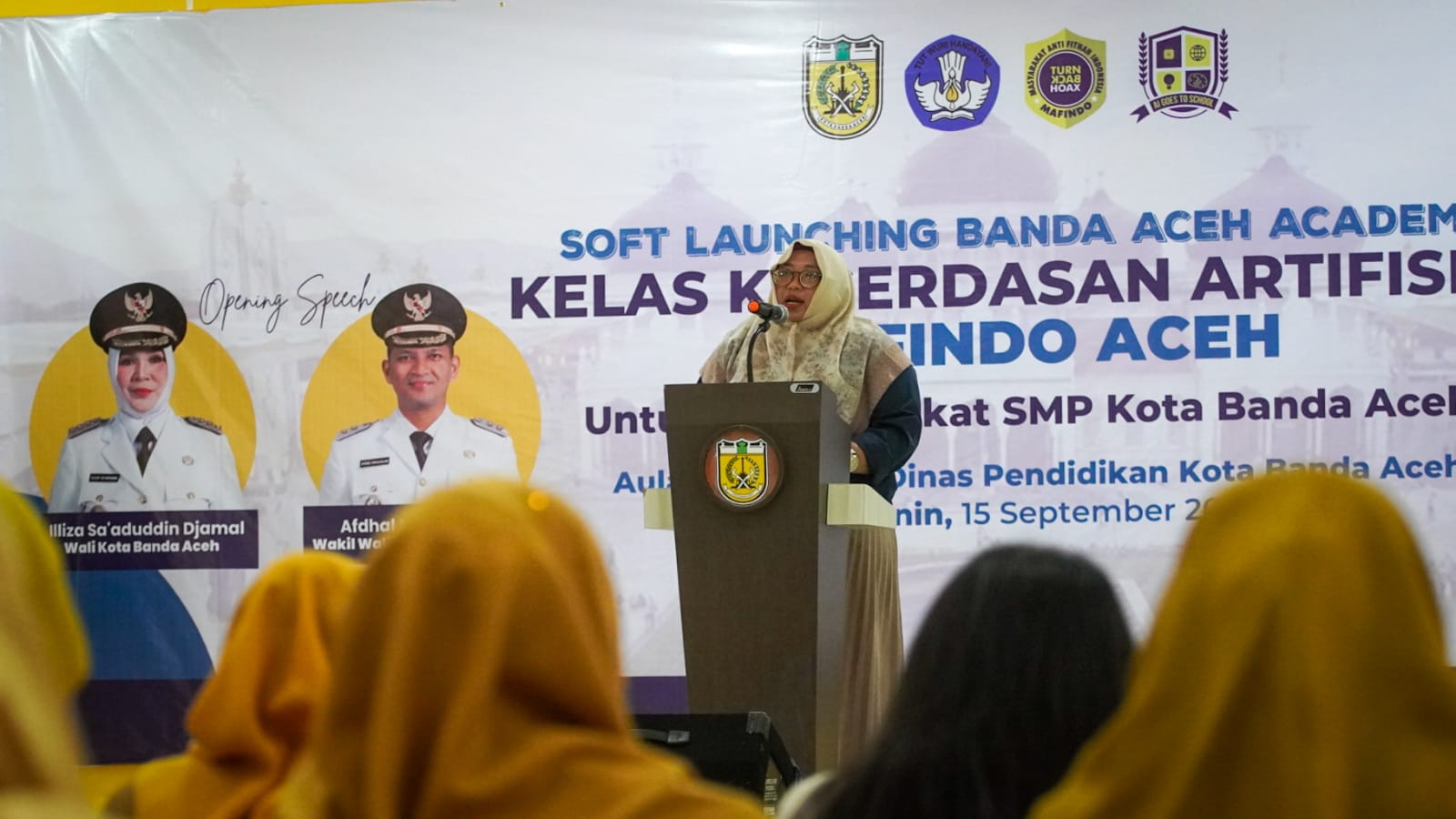 Koordinator MAFINDO Wilayah Aceh, Destika Gilang Lestari, saat menyampaikan sambutan soft launching Banda Aceh Academy yang berlangsung di Aula Tekkomdik Dinas Pendidikan dan Kebudayaan Kota Banda Aceh, Senin (15/9/2025). (Foto: MAFINDO Aceh)