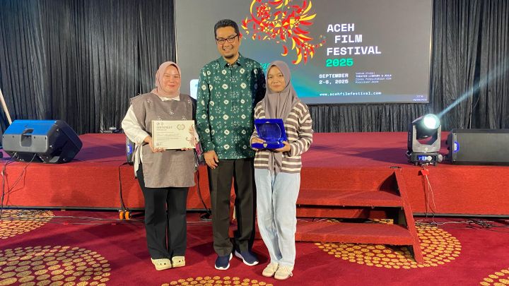 Tim Dokumenter SMA Sukma Bangsa Pidie meraih penghargaan film terbaik rekomendasi juri kategori khusus pelajar dengan film dokumenter berjudul “Jojo". (Foto: Dok. Sukma Bangsa Pidie)