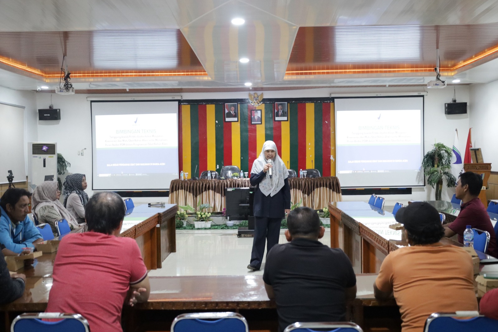 Bimtek bagi distributor obat bahan alam (OBA), khususnya pedagang jamu dan pemilik toko herbal, Senin (15/9/2025). (Foto: Dok BPOM Aceh)