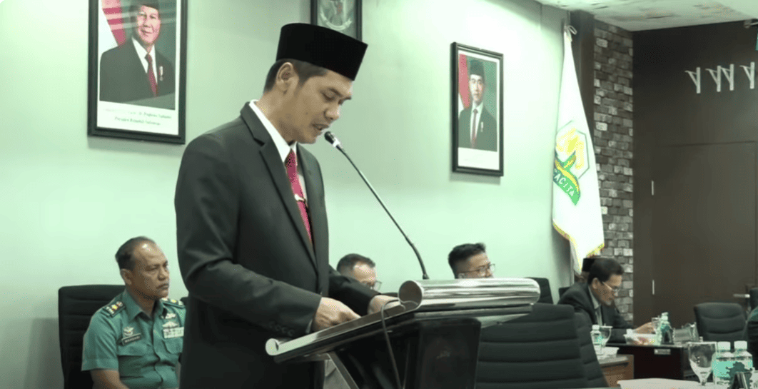Sekretaris Daerah Aceh, M Nasir dalam Rapat Paripurna DPRA Tahun 2025 yang membahas jawaban gubernur atas pendapat Badan Anggaran DPRA terkait APBA Perubahan 2025 di Gedung DPRA, Banda Aceh, Senin (29/9/2025). (Foto: Dok DPRA)