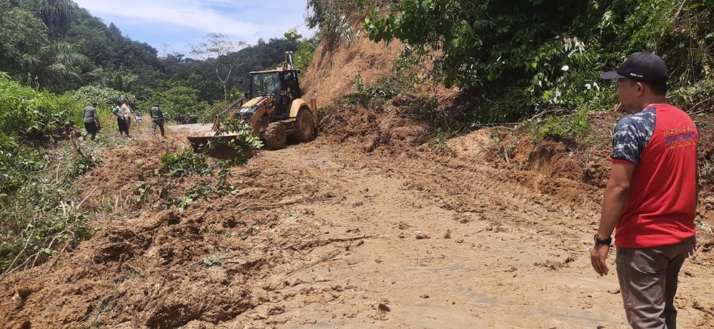 Hujan deras dengan intensitas tinggi yang mengguyur wilayah Kabupaten Aceh Timur memicu longsor di Desa Kemuneng Hulu, Kecamatan Bireun Bayeun. (Foto: BPBA)