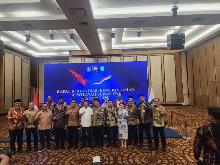 Wakil Gubernur Aceh, Fadhlullah, turut menghadiri Rapat Koordinasi (Rakor) Pemerintahan Daerah se-Sumatera yang berlangsung di Kota Batam, Kepulauan Riau, Minggu (21/9/2025). (Foto: Humas Aceh)