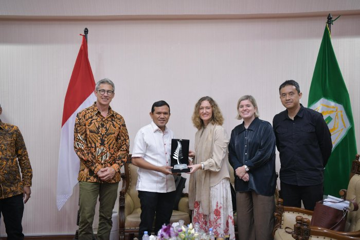 Wakil Gubernur Aceh, H. Fadhlullah, SE, menerima kunjungan delegasi Kedutaan Besar Selandia Baru untuk Indonesia di Rumah Dinas Wakil Gubernur Aceh, Selasa (23/9/2025). (Foto: Humas Aceh)