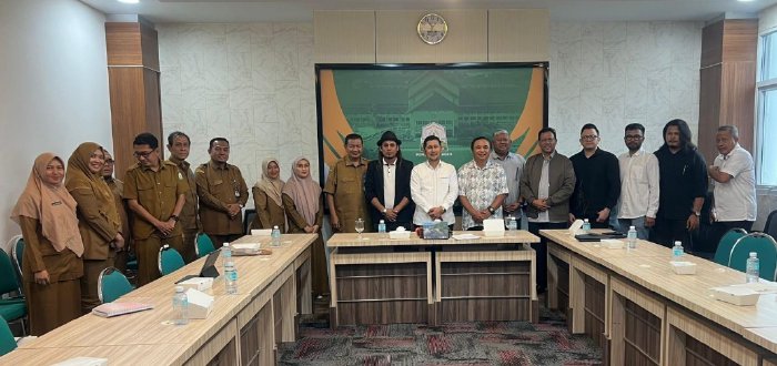 Pemerintah Aceh resmi membuka blueprint sentralisasi industri pengelolaan limbah medis B3 di Ruang Potda 2, Setda Aceh, Senin (29/9/2025). (Foto: Humas Aceh)