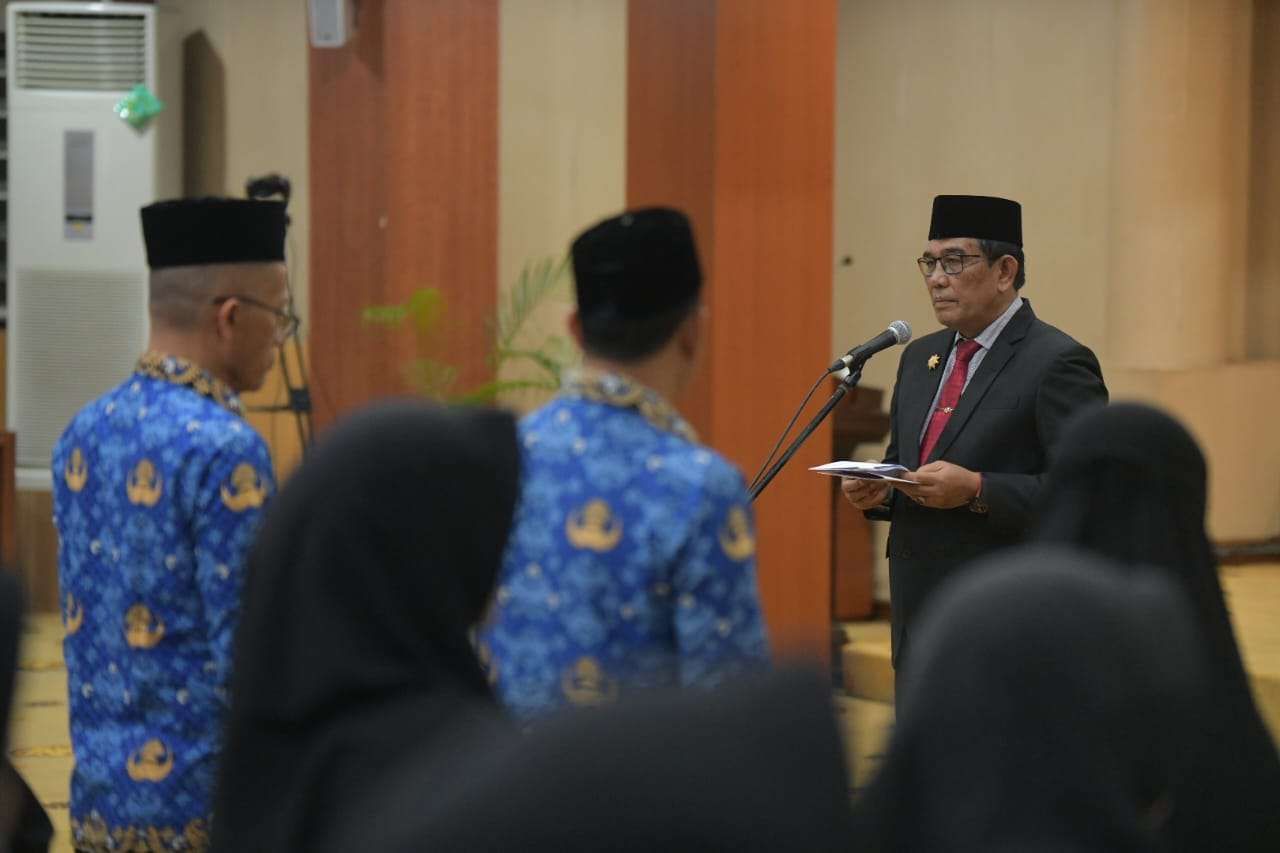 Ratusan Pejabat Administrator dan Pengawas Pemerintah Aceh Dikukuhkan. (FOTO: HUMAS Aceh)