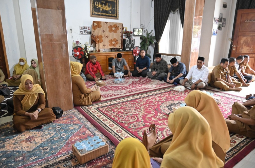 DPRK Banda Aceh Takziah untuk Mengenang Dedikasi Almarhum T Hendra Budiansyah. (Foto: Humas DPRK BANDA ACEH)