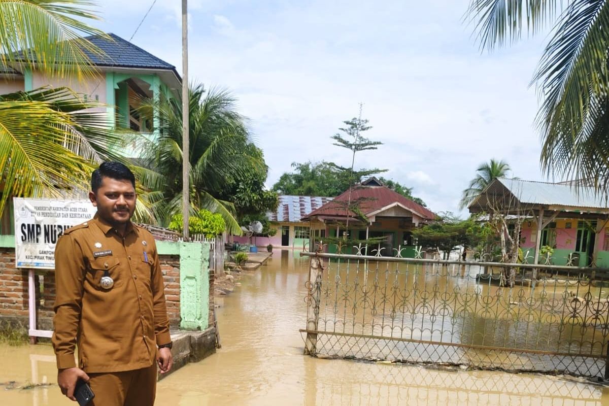 Banjir merendam SMP Negeri 1 Alue Bungkoh, Kecamatan Pirak Timu, Aceh Utara. (FOTO: CAMAT PIRAK TIMU)