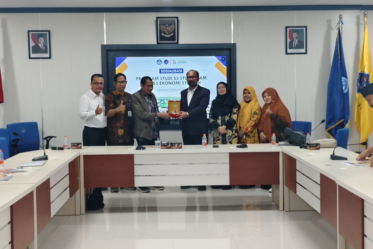 Pascasarjana Universitas Islam Negeri (UIN) Ar-Raniry Banda Aceh memperluas akses pendidikan doktoral ke kawasan Barat Selatan Aceh (Barsela), Kamis (23/10) (Foto: ANTARA/HO-Humas UIN Ar Raniry)