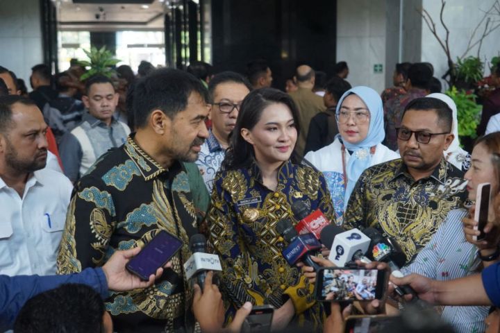 Kepala Badan Pengelolaan Keuangan Aceh (BPKA), Reza Saputra, S.STP, M.Si. mendampingi Gubernur Aceh Temui Menkeu Purbaya. (Foto: MetroTV)