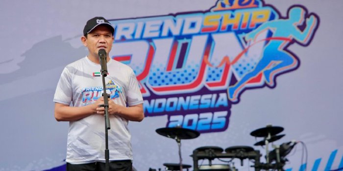 Wagub Aceh, Fadhlullah, resmi membuka Friendship Run UAE–Indonesia 2025. (Foto: For Nukilan)