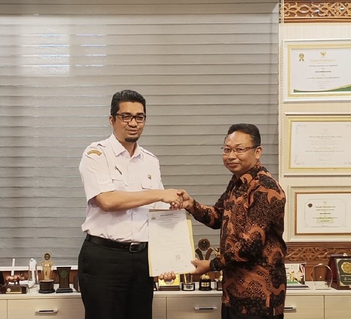 Kadisdik Tunjuk Marzuki Plt Kacabdin Pendidikan Abdya. (fOTO: disdik aceh)