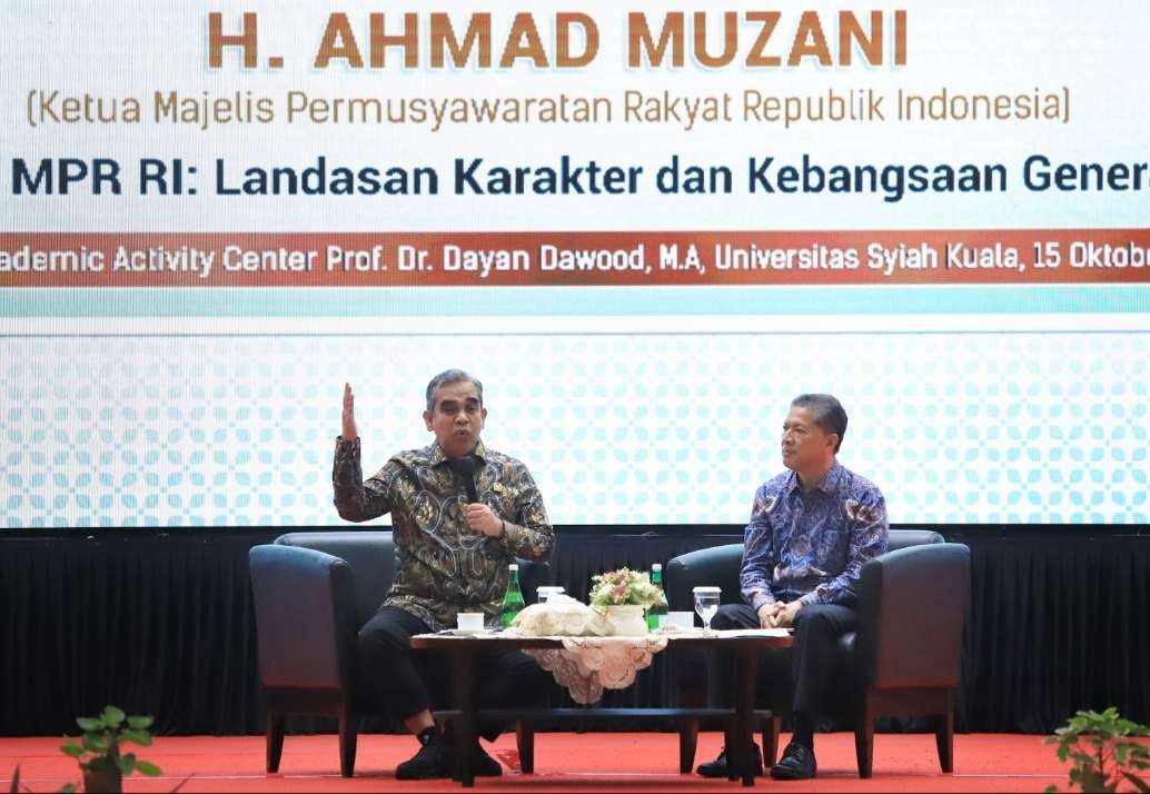 Ketua MPR RI, H. Ahmad Muzani (kiri), saat memberikan Kuliah Umum Empat Pilar Kebangsaan di Gedung AAC Dayan Dawood, Rabu (15/10/2025) (Foto: Humas USK)