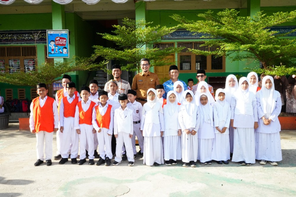 Kadisdik Aceh Ajak Siswa SDIT Nurul Ishlah Disiplin dan Patuh demi Masa Depan Gemilang. (Foto: Disdik Aceh)