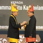 Wali Nanggroe Aceh Anugerahkan Gelar “Petua Panglima Hukom Nanggroe” kepada Mendagri Tito Karnavian
