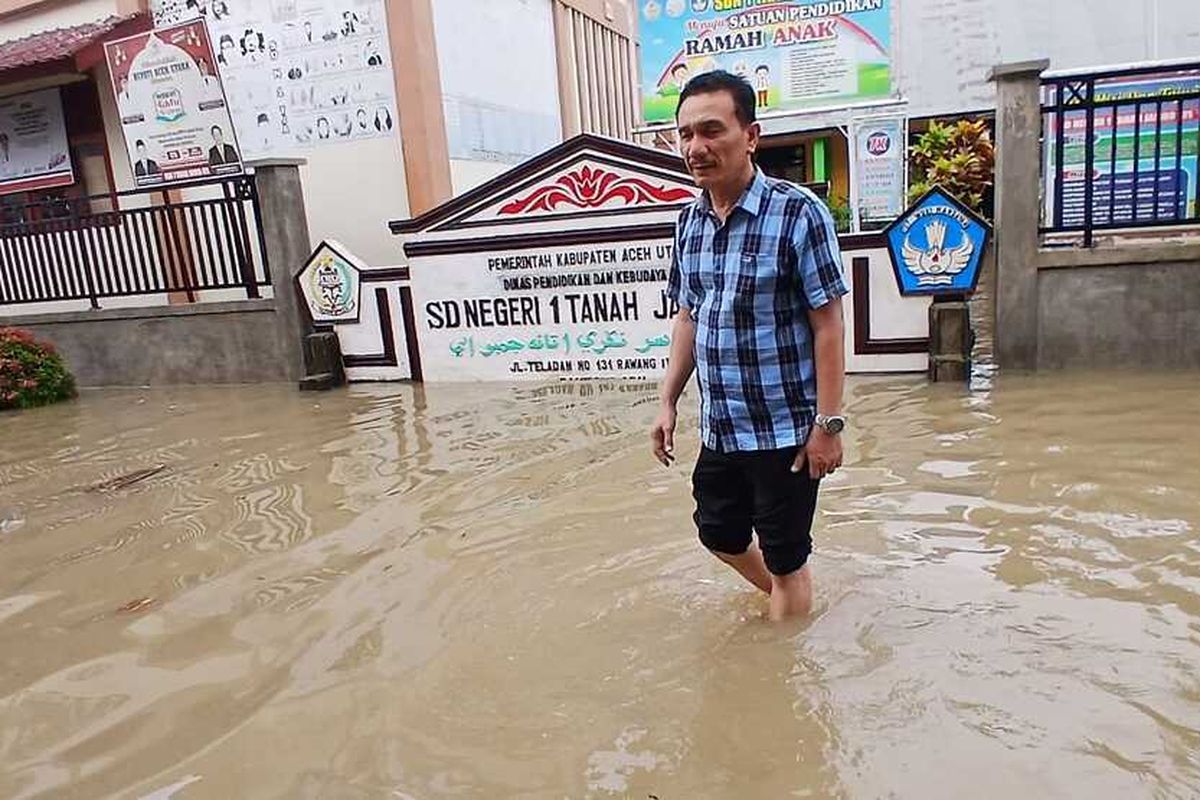 Ilustrasi sekolah terendam banjir di SD Tanah Jambo Aye, Kecamatan Tanah Jambo Aye, Kabupaten Aceh Utara, Minggu (23/11/2025)(FOTO: KOMPAS.COM/MASRIADI SAMBO)