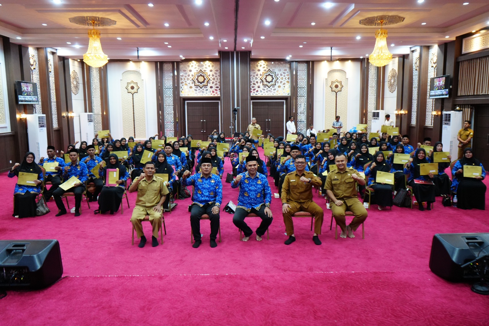 Sebanyak 1.343 orang merupakan P3K tahap I yang SK-nya diserahkan secara simbolis oleh Plt. Kepala Dinas Pendidikan Aceh, Murthalamuddin, S.Pd., M.S.P, di Aula Disdik Aceh. (Foto: Disdik)
