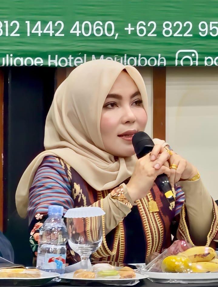 Anggota DPRA dari Partai Aceh, Salmawati SE., MM—yang akrab disapa Bunda Salma. (Foto: For Nukilan)