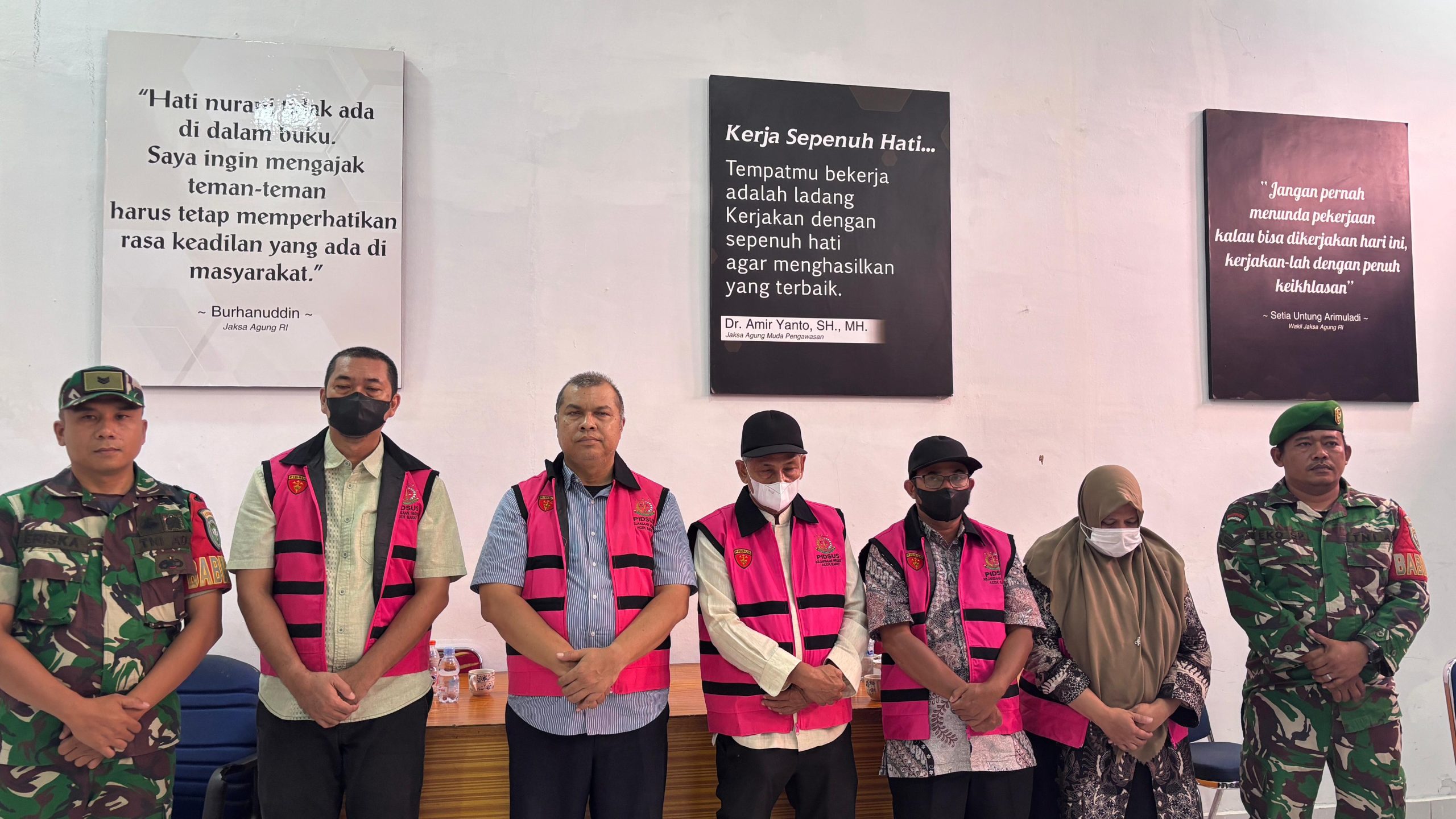 Lima tersangka korupsi insentif pajak di Aceh Barat. (Foto: Dok. Kejari Aceh Barat)