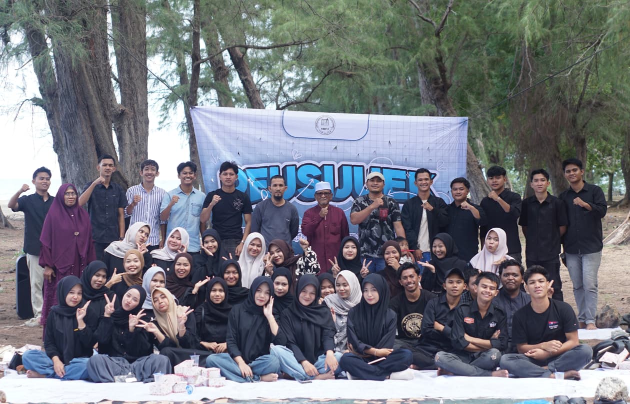 Himpunan Mahasiswa Pemuda Pelajar Trumon (HMP2T) kembali menggelar tradisi tahunan Peusijuk Mahasiswa Baru 2025, Minggu (16/11/2025). (Foto: For Nukilan)