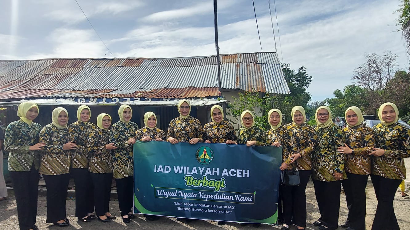 IAD Kejati Aceh Salurkan Puluhan Paket Sembako di Gampong Jawa