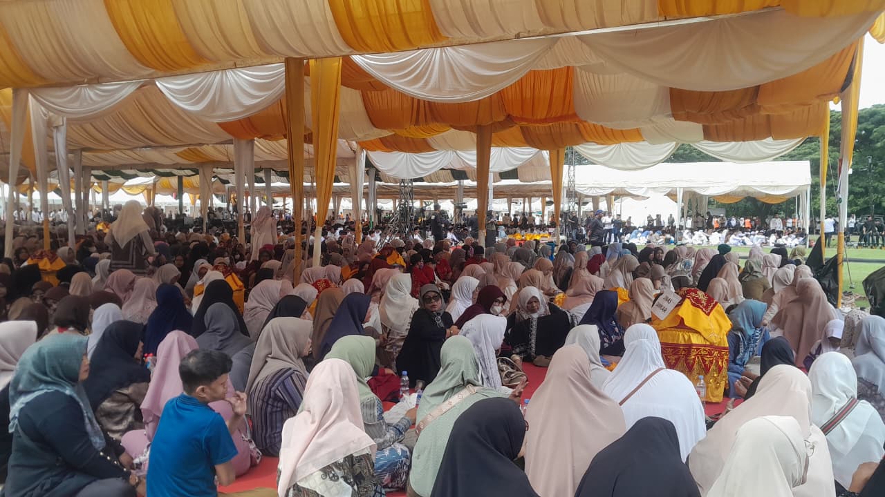 Ribuan Warga Padati Blang Padang untuk Peringatan Maulid Nabi di Banda Aceh. (Foto: NUKILAN)