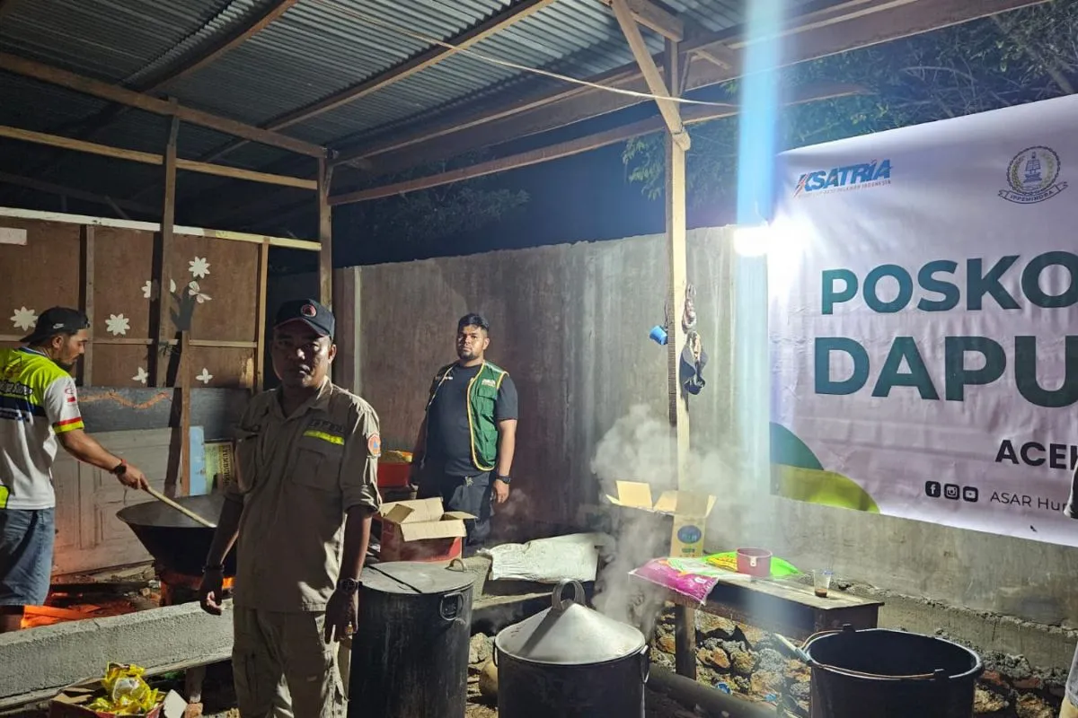 Pengungsi banjir di MIN1 Indrapuri sebanyak 260 jiwa telah membuka dapur umum. (FOTO: BPBD Aceh Besar)