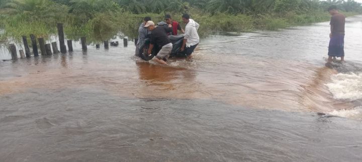 Banjir menlanda Kabupaten Aceh Singkil, Aceh. (Foto: Istimewa)