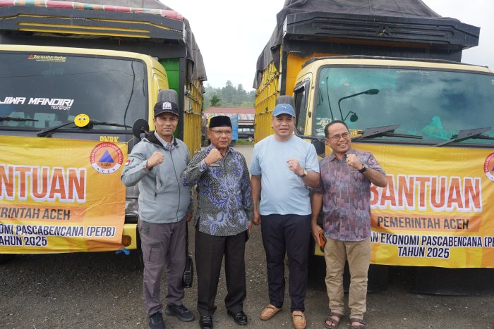 Pemerintah Aceh Salurkan Bantuan Pemulihan Ekonomi untuk Korban Kebakaran di Simeulue. (Foto: BPBA)