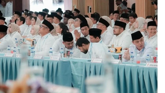 Bobby Nasution unggah foto mengobrol dengan Mualem (FOTO: Dok. Instagram Bobby Nasution)