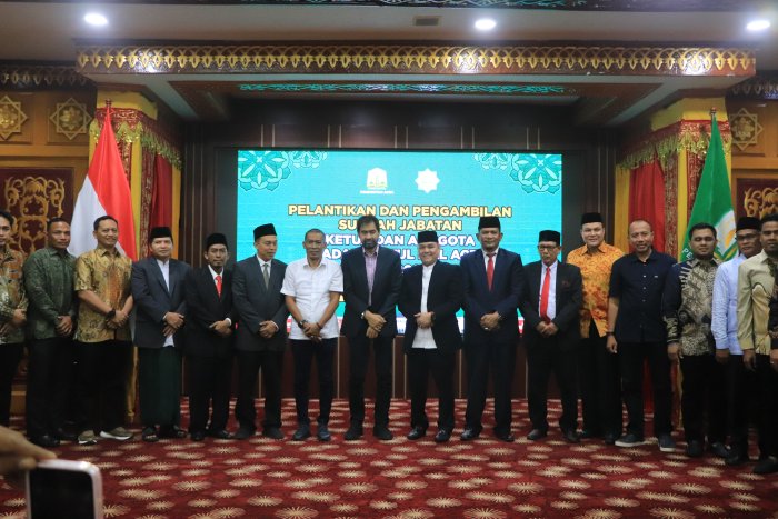 Mualem Lantik Pengurus Baitul Mal Aceh Periode 2025–2030. (Foto: HUMAS BMA)