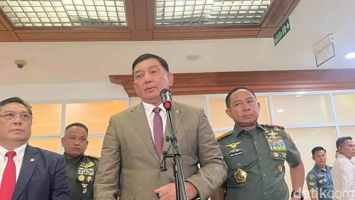 Menteri Pertahanan (Menhan) Sjafrie Sjamsoeddin di DPR, Senin (24/11/2025). (FOTO: Detik.com)