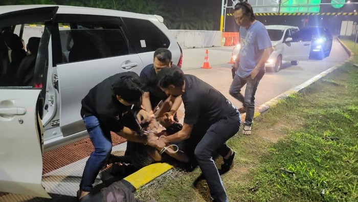 Polisi Tangkap Trio Spesialis Pembobol Toko Grosir Aceh di Gerbang Tol Kisaran. (Foto: Polda Aceh)