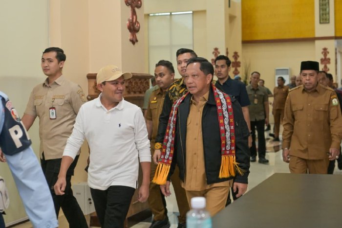 Mendagri Tito Karnavian Disambut Hangat Wagub Aceh di Bandara SIM