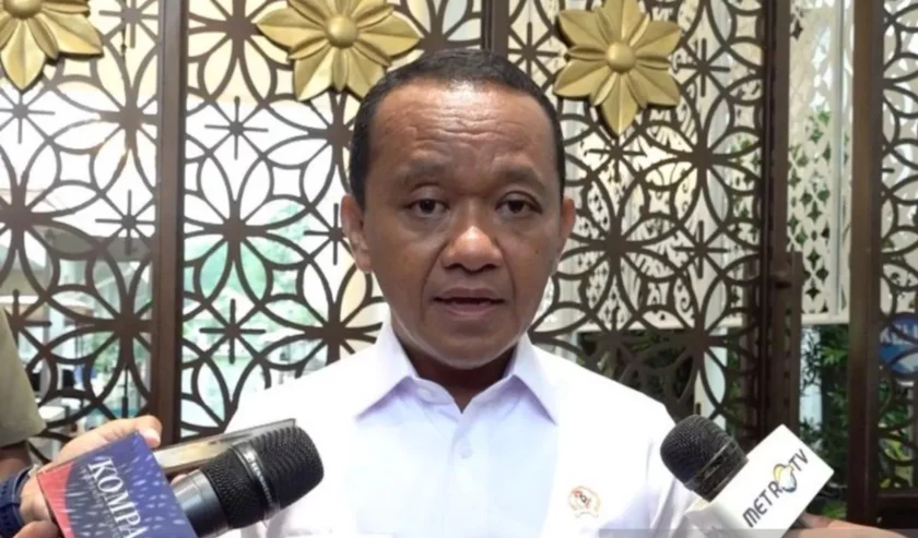 Bahlil Lahadalia Menteri Energi dan Sumber Daya Mineral (ESDM) memberikan keterangan di Istana Kepresidenan Jakarta, Kamis (4/12/2025). (Foto: Antara)