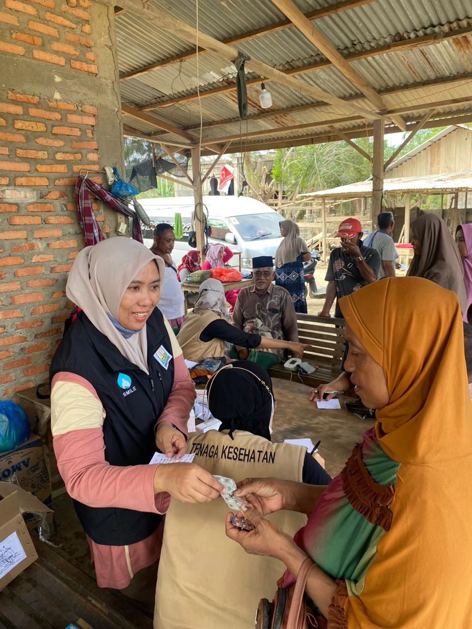 Pelayanan Kesehatan Terus Diperkuat, EMT Dinkes Aceh Layani Ratusan Korban Banjir di Langkahan. (Foto: For Nukilan)