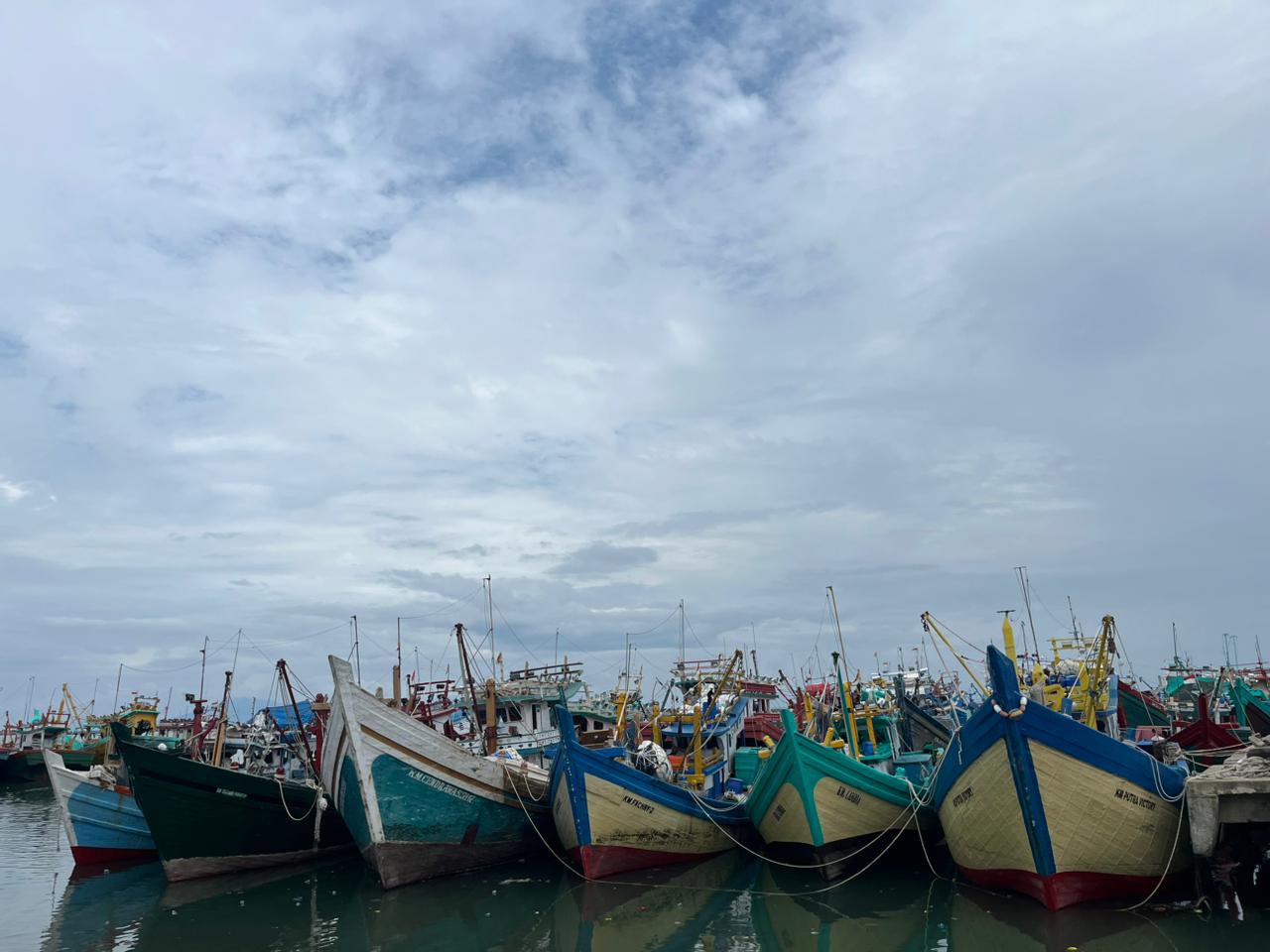 Kapal nelayan di Lampulo, Banda Aceh. (Foto: Nukilan/Rezi)