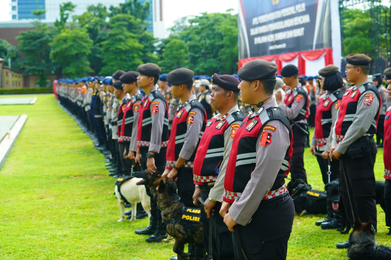 Wakapolri Lepas 1.500 Personel Polri untuk Perkuat Penanganan Bencana di Aceh, Sumut, dan Sumbar. (Foto: tribratanews.restrenggalek.jatim.polri.go.id)