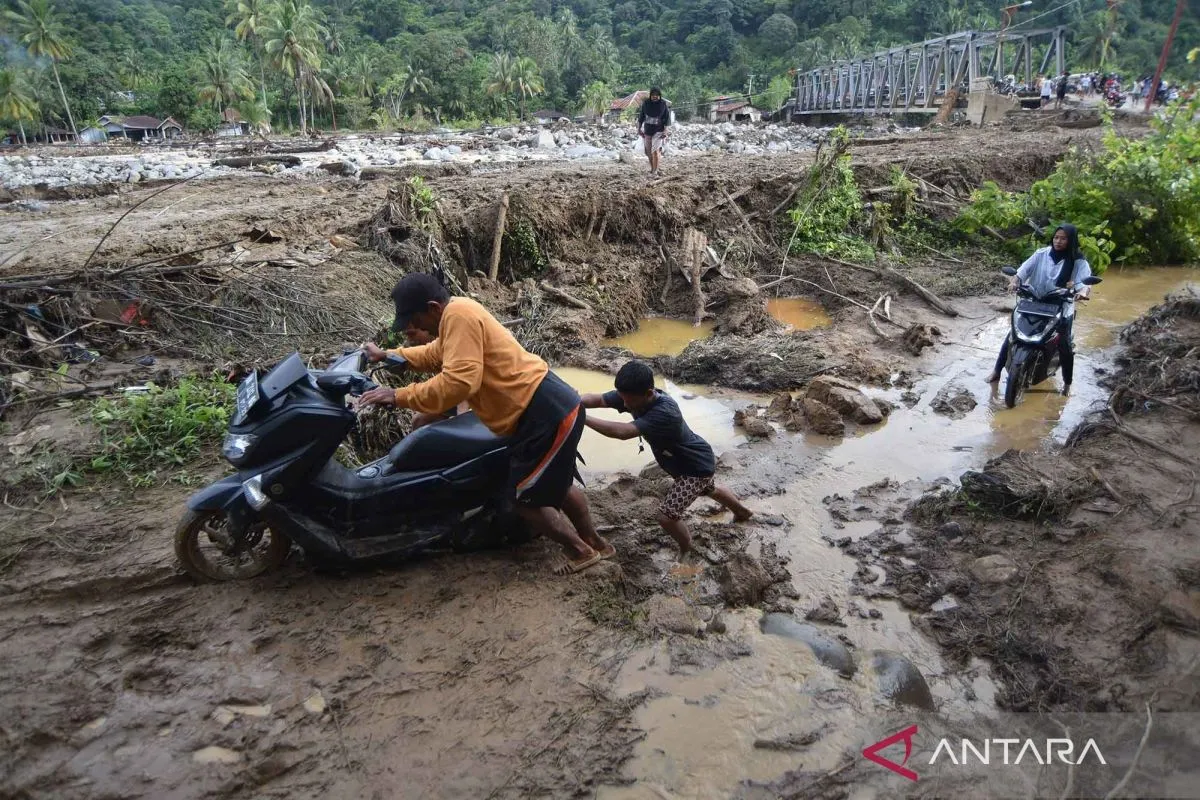 Ilustrasi daerah terisolir akibat banjir. (Foto: Antara)