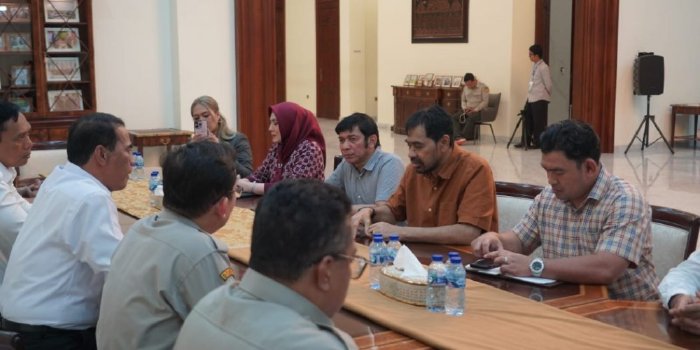 Menteri Pertanian Republik Indonesia, Amran Sulaiman, melangsungkan pertemuan dengan Gubernur Aceh, Muzakir Manaf atau Mualem di kediaman Menteri Pertanian di kawasan Kalibata, Pancoran, Jakarta Selatan, pada Senin, 22 Desember. (For Nukilan)