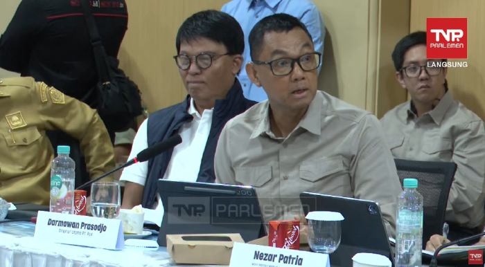 Direktur Utama PT PLN (Persero) Darmawan Prasodjo saat Rapat Koordinasi Satgas Pemulihan Pascabencana DPR RI di Banda Aceh yang digelar secara daring, Selasa (30/12/2025). (Foto: Tangkapan Layar)