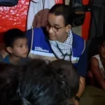 Kunjungi Aceh Tamiang, Anies Baswedan Hibur Anak Korban Banjir dengan Dongeng di Tenda Pengungsian