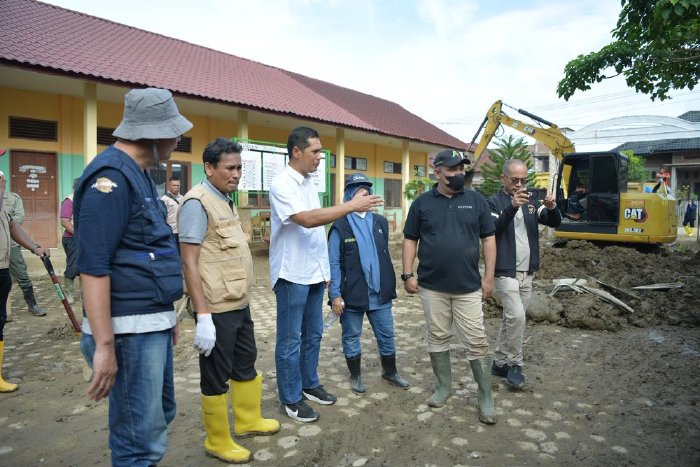 Sekda Aceh Tinjau Gerakan ASN Relawan di Wilayah Banjir Pidie Jaya–Bireuen. (Foto: For Nukilan)