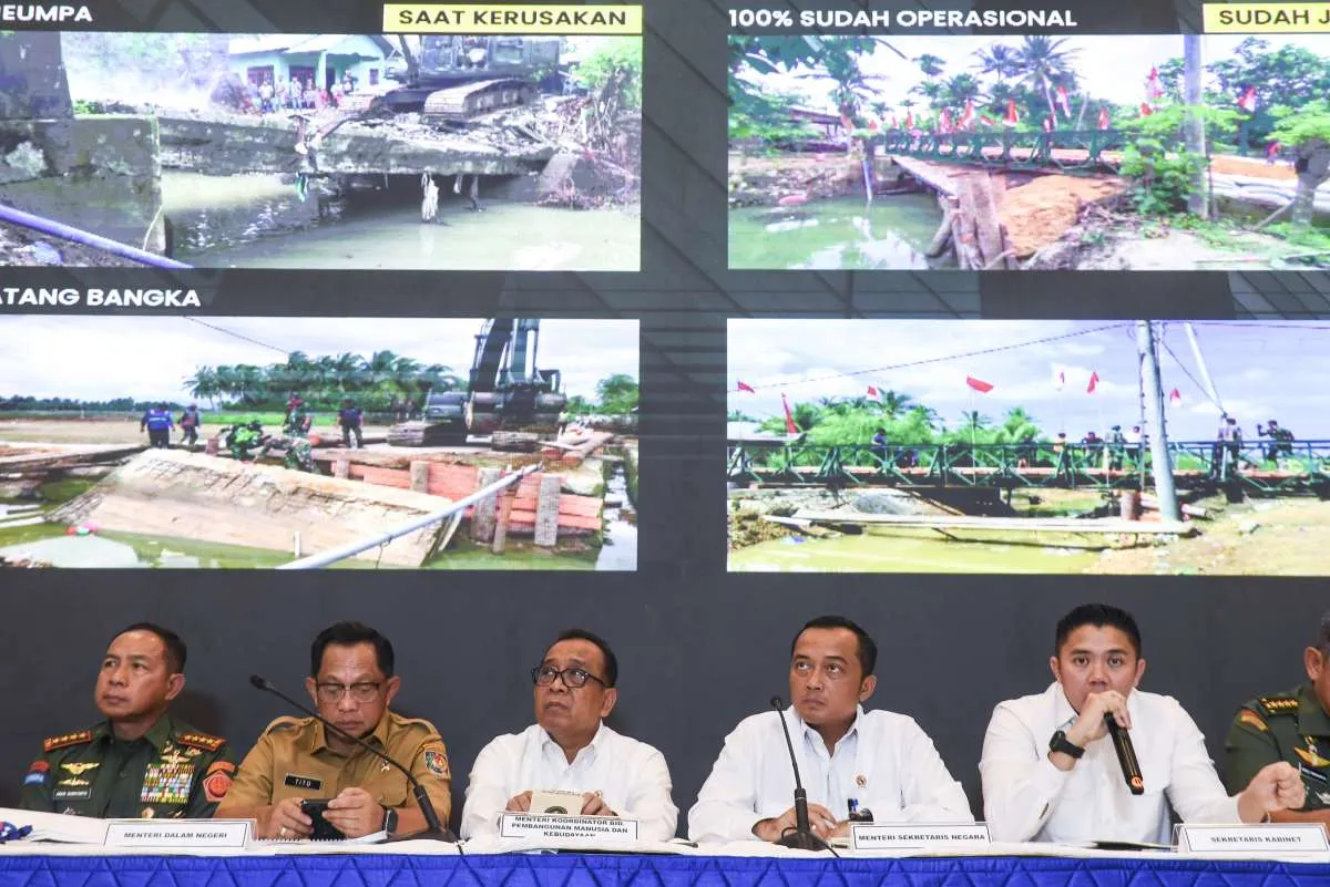 Keterangan pers terkait penanganan bencana di Sumatra (FOTO: ANTARA FOTO/GALIH PRADIPTA)
