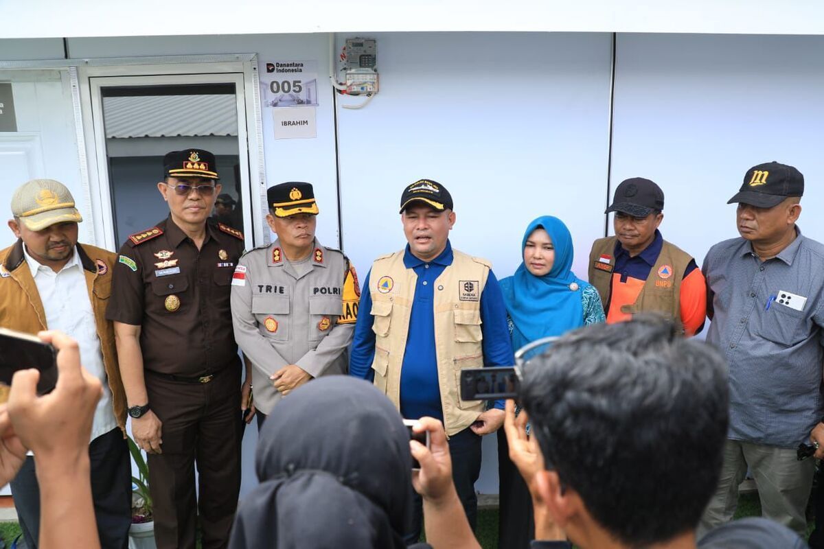 Bupati Aceh Utara Ismail A Jalil akrab disapa Ayahwa meresmikan penggunaan hunian sementara di Desa Tanjong Dalam, Kecamatan Langkahan, Kabupaten Aceh Utara, Senin (28/1/2026).(Foto: KOMPAS.COM/MASRIADI SAMBO)