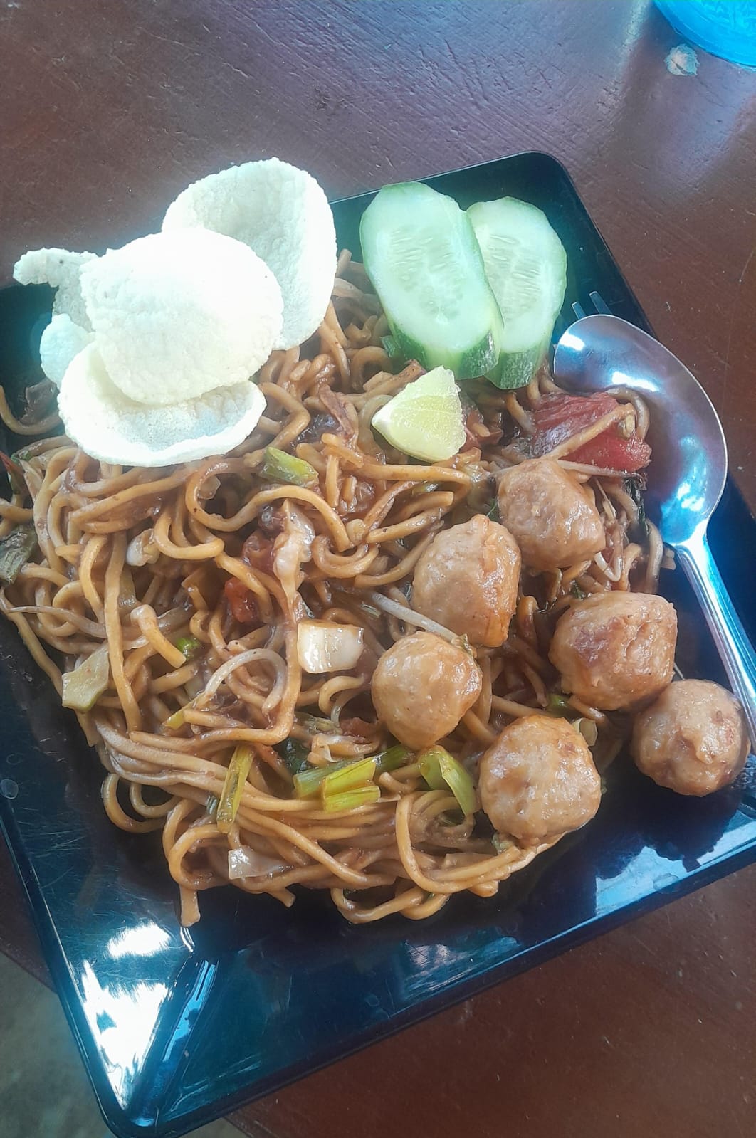 Mie Aceh Bakso di Liza Cafe, Sajian Pedas di Tepi Sungai Kluet. (Foto: Nukilan)