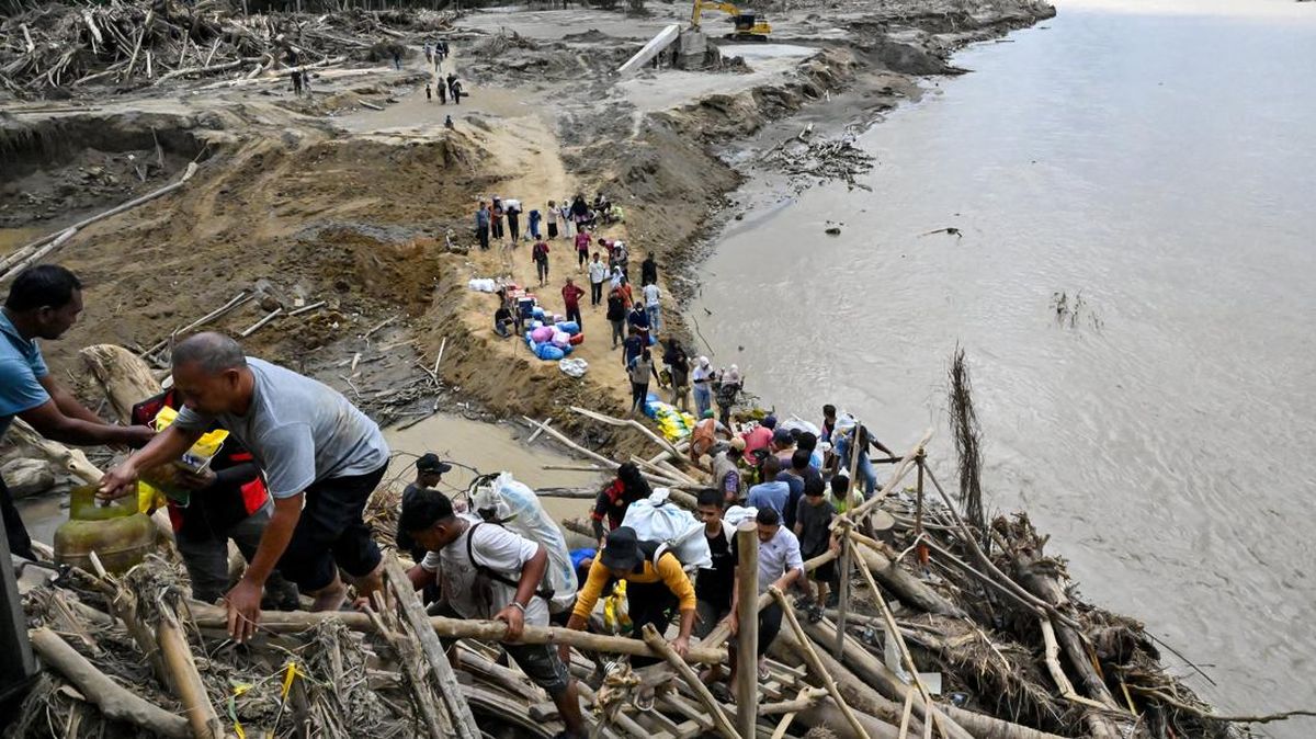 Tanggul Sungai Rusak, Banjir Kembali Rendam Permukiman di Aceh Tamiang. (Foto: CNN Indonesia)
