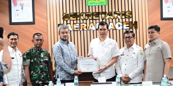 Pemerintah Provinsi Aceh menerima bantuan Corporate Social Responsibility (CSR) berupa sistem layanan Emergency Call Center 112 sebagai pusat monitoring kedaruratan tingkat provinsi. (Foto: For Nukilan)