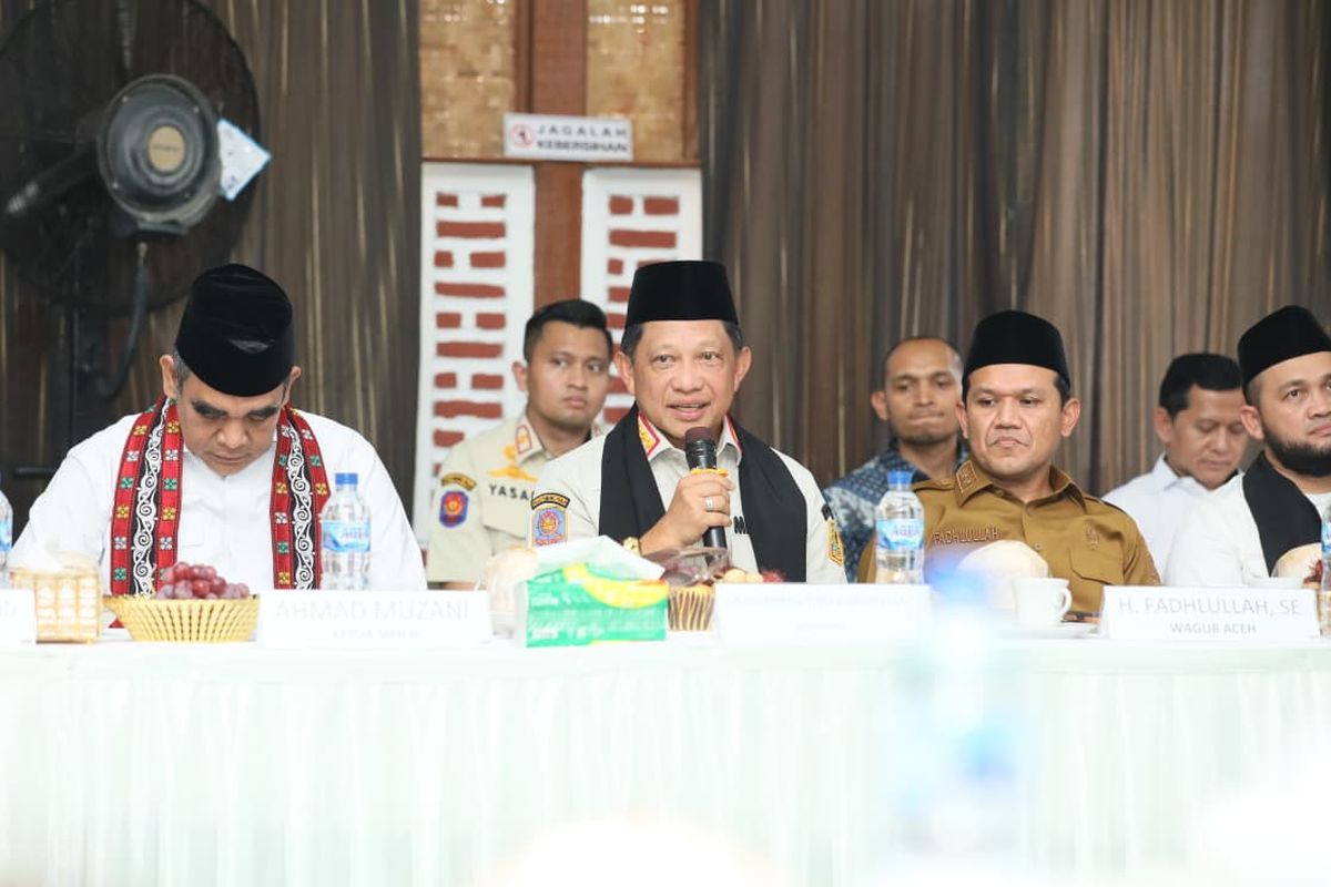 Ketua Satuan Tugas (Kasatgas) Percepatan Rehabilitasi dan Rekonstruksi (PRR) Pascabencana Sumatera Muhammad Tito Karnavian saat menghadiri forum Silaturahmi Pimpinan Majelis Permusyawaratan Rakyat (MPR) Republik Indonesia (RI) dengan Ulama Aceh di Pondok Pesantren Dayah Mahyal Ulum Al Aziziyah, Kabupaten Aceh Besar, Aceh, Selasa (10/2/2026).(FOTO: Dok. Kemendagri)