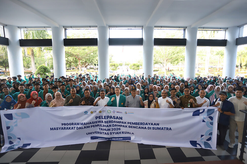 Rektor USK Berangkatkan 1.050 Mahasiswa ke Lokasi Bencana di Aceh. (Foto: Humas USK)