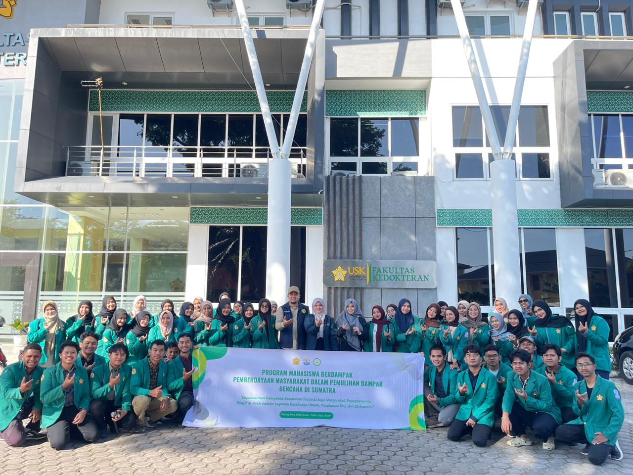 USK Kirim 50 Mahasiswa Pulihkan Kesehatan Warga Pascabencana di Blang Awe. (Foto: For Nukilan)